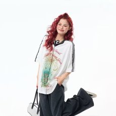 批发美式高街V领短袖<b class='q'>T</b><b class='q'>恤</b>甜酷女夏季新款运动风球衣复古<b class='q'>嘻哈</b>上衣潮