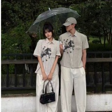 批发夏季新款男女情侣优雅痞帅老钱风<b class='q'>短袖</b><b class='q'>衬衫</b>圣女骑士人像印花<b class='q'>衬衣</b>潮