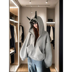 批发铆钉杜宾犬连帽帽杉卫衣女春秋季新款设计感<b class='q'>街头</b>宽松情侣百搭外套