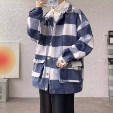 翻领格纹长袖大衣设有翻盖口袋配圆形金属扣宽松落